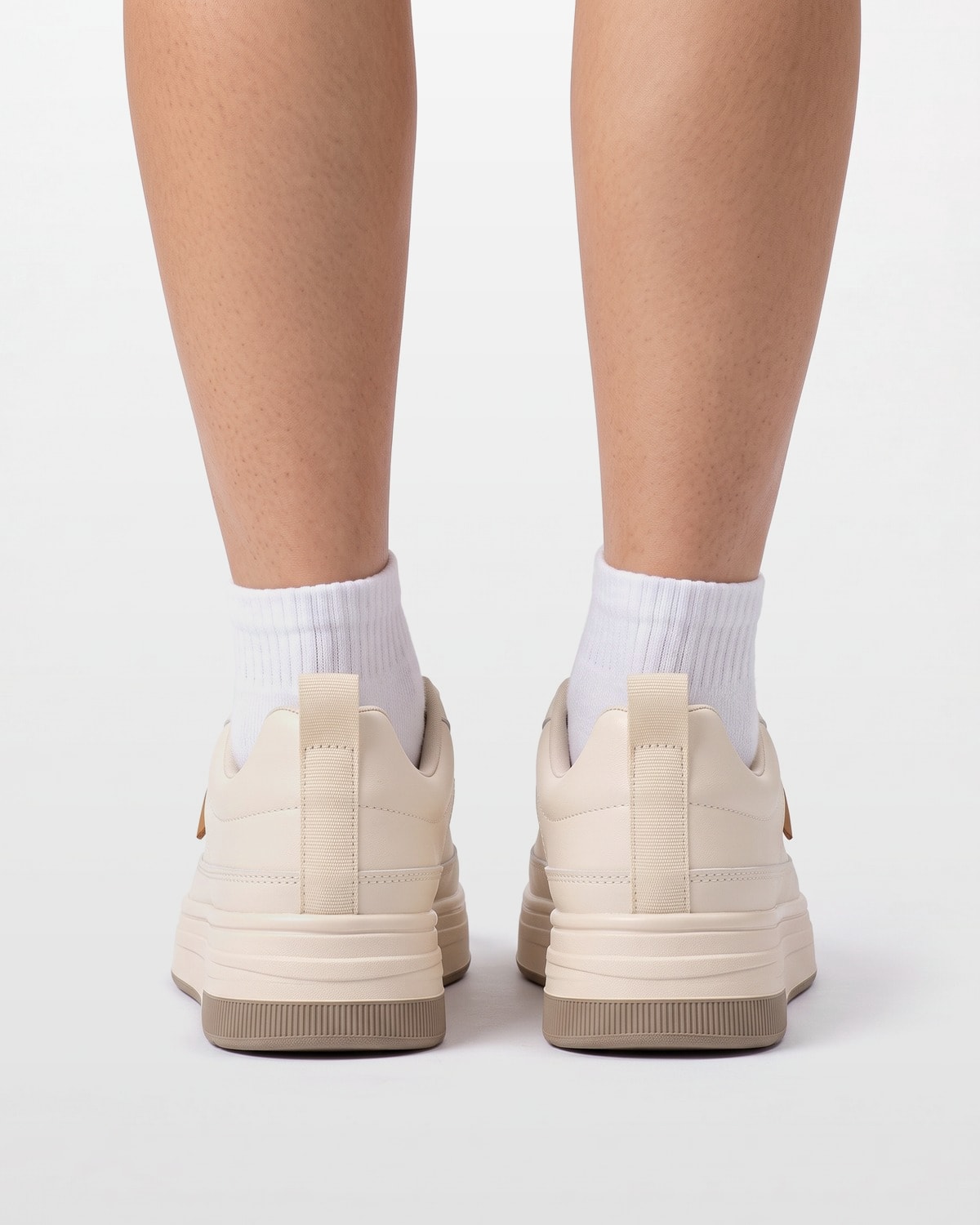 AURA WHITE · Crema